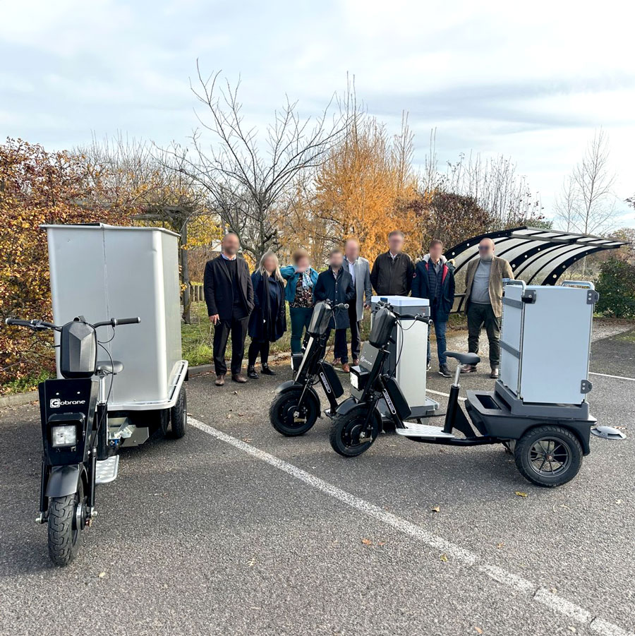 A1 XL avec le CAISSON 1 m3 déchets, ou avec le CAISSON CARGO ou le CHARIOT Vileda | © Cobrane Design